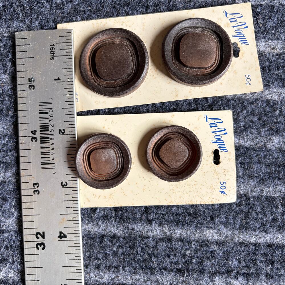 La Vogue Vintage Brown Buttons 2 Sizes #2179 - Picture 3 of 4
